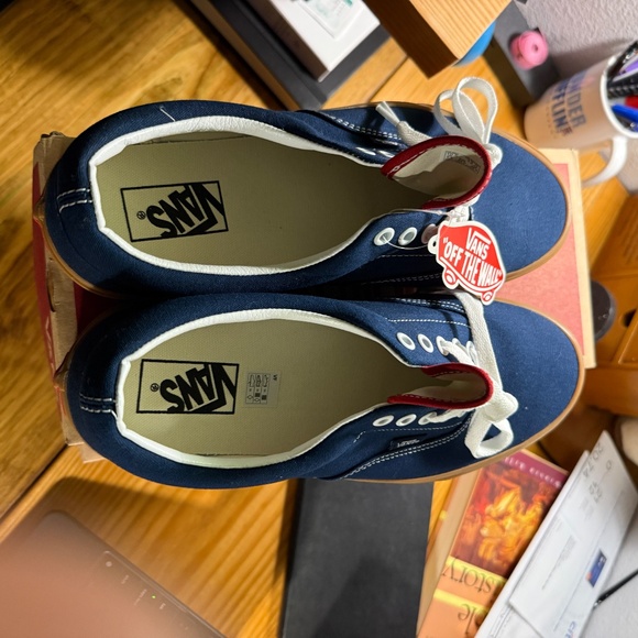 MUST GO! - BRAND NEW - MENS 10.5 - VANS ERA SKATEBOARDING GUM DRESS BLUE/CHILI P main image 6